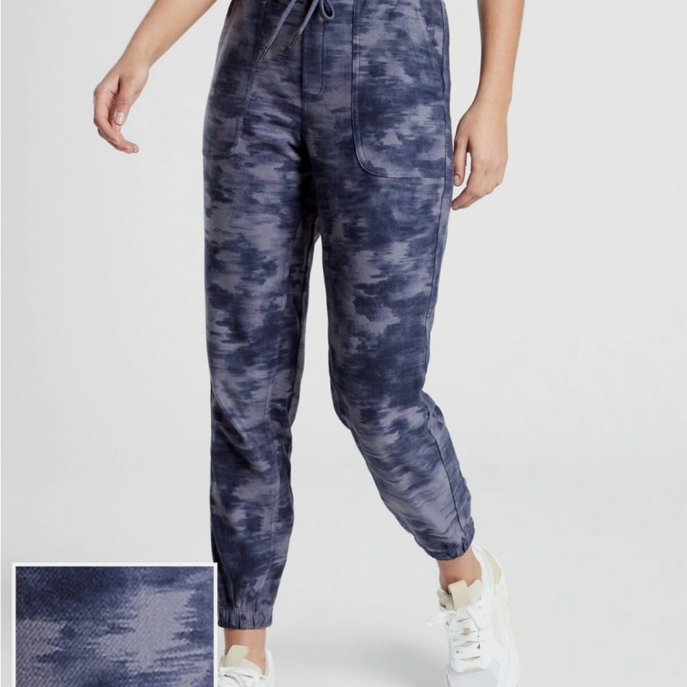 Athleta Farallon printed joggers tie-dye violet print size 8